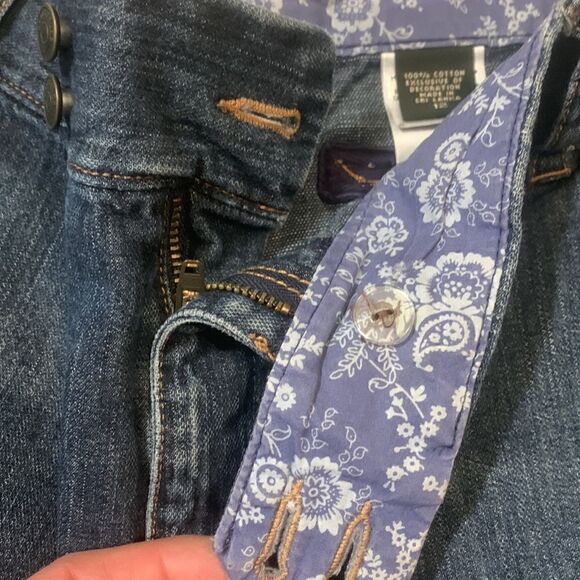 EDDIE BAUER, denim shorts, size 12 , cotton, 5 pocket, button over and zip up - Picture 5 of 12